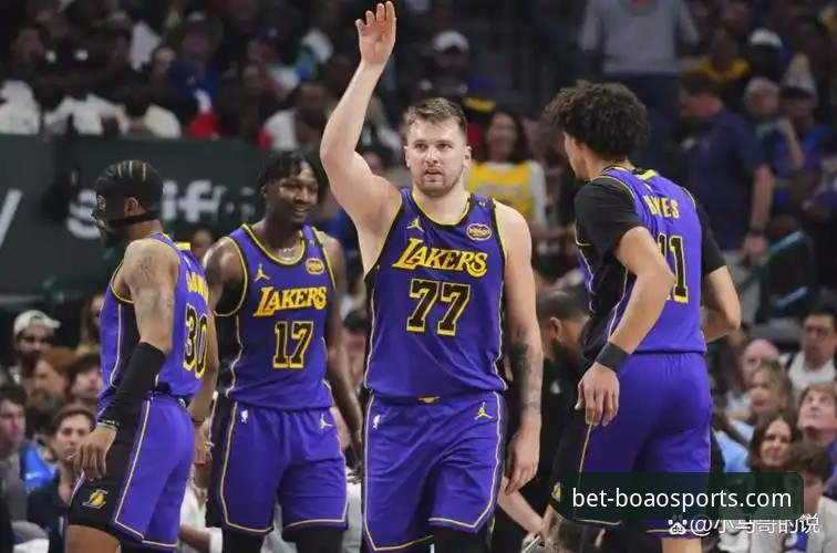 NBA常规赛最新战报：湖人三巨头火力全开，客场力克步行者